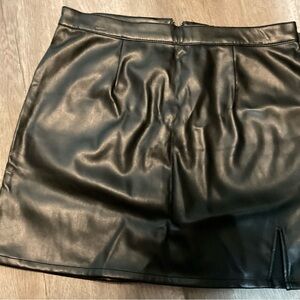 Black Mini A-line Skirt with Pleated Slit